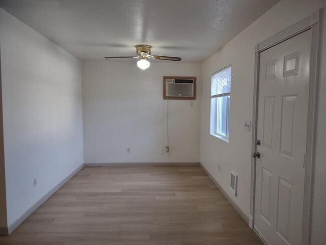 Building Photo - 120 Sunny Ln