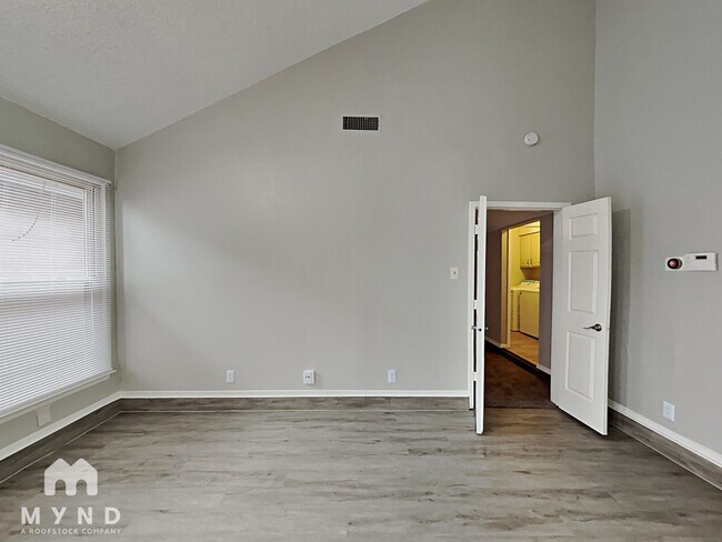 Foto del edificio - 9723 Summerwood Cir