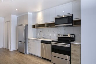 Building Photo - 9675 Av. Papineau