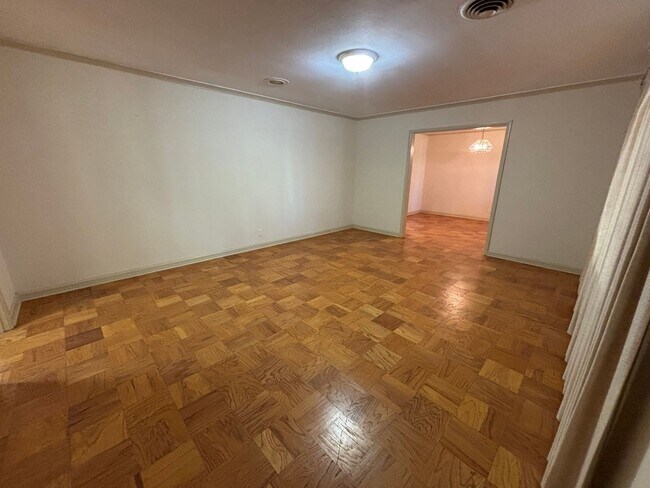 Foto del edificio - Large home in Brooadmor!