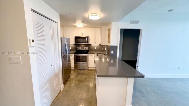Foto del edificio - 4332 W Flagler St