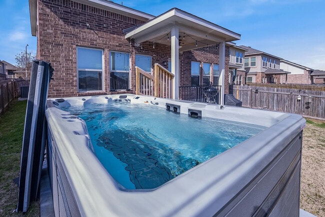 Building Photo - Room in House on Rancho Verde Dr