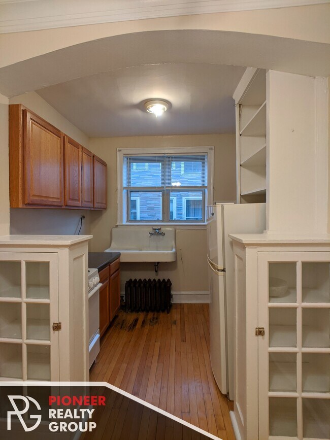 Building Photo - 4233 N Paulina St