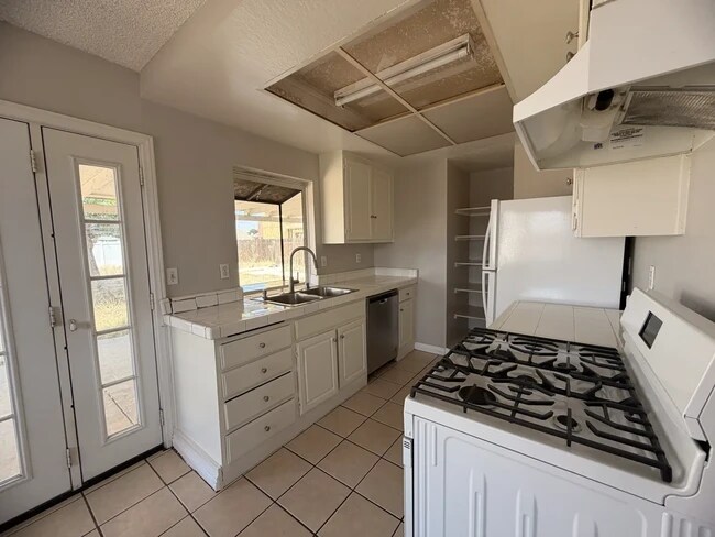 Foto del edificio - 14243 Perham Ct