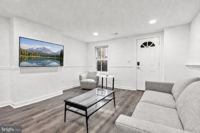 Building Photo - 1534 8th St NW