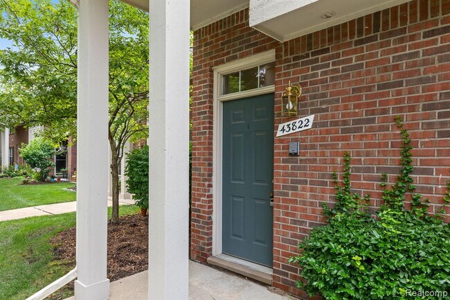 Building Photo - 43822 Rushcliffe Dr