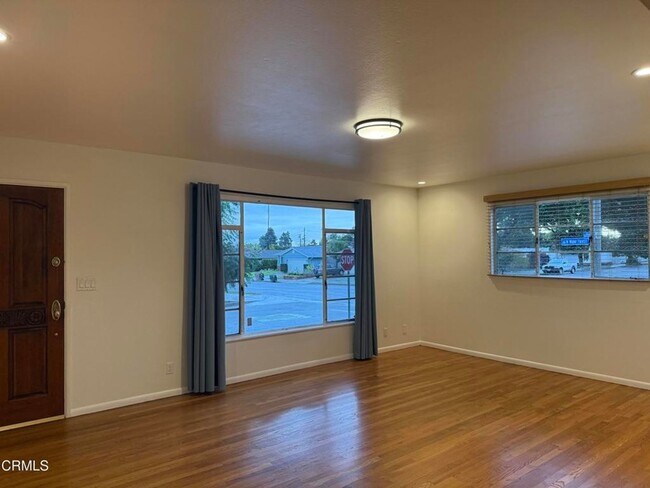 Foto del edificio - 5651 N Bryn Mawr St