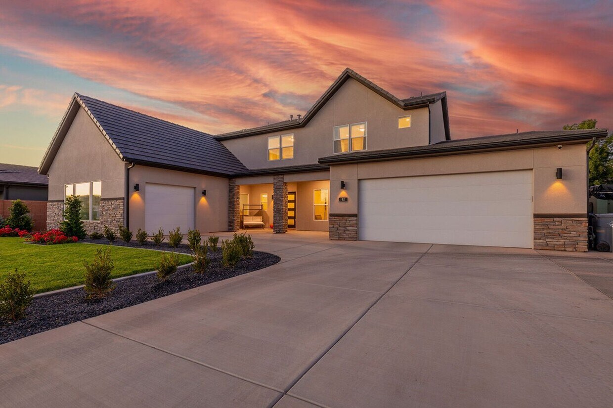 Foto principal - Washington Fields 4 bed | 3 1/2 bath | 3 c...