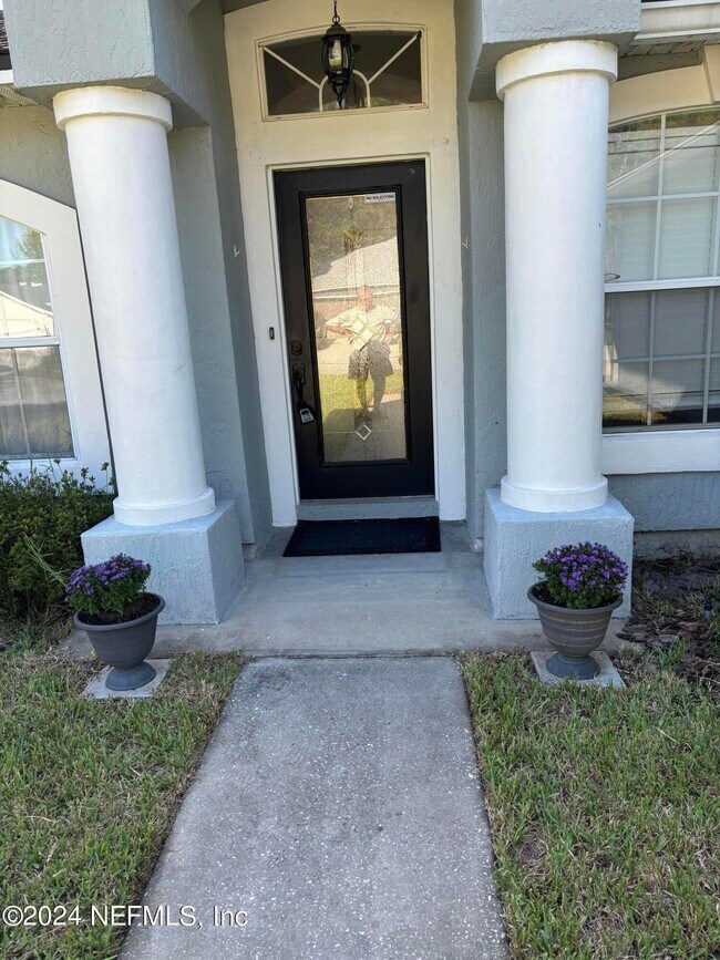 Building Photo - 916 Hyannis Port Dr