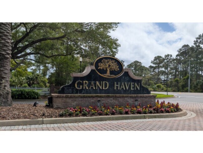 Foto del edificio - Elegant, Fully Renovated Townhome in Gated Grand Haven Community!