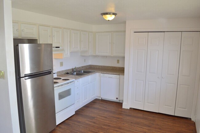 Foto del edificio - Walton Ln Duplex