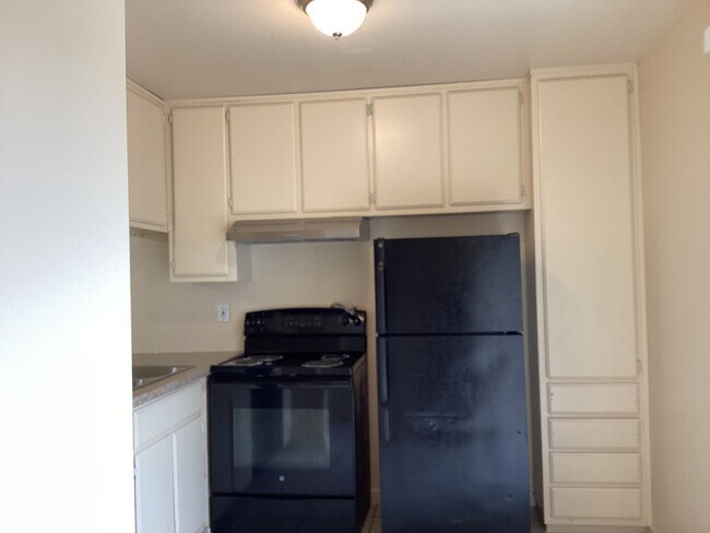 Building Photo - Remodeled!