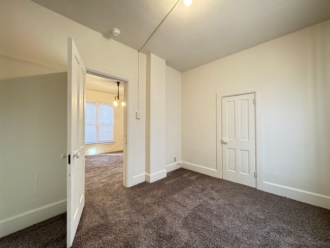 Building Photo - Old Town Fort Collins Gem!