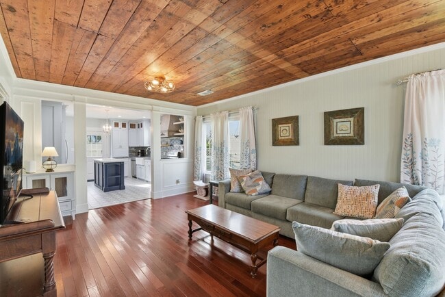 Building Photo - 2415 38th St