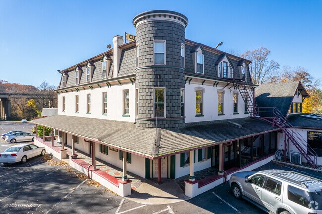Building Photo - 2688 E High St