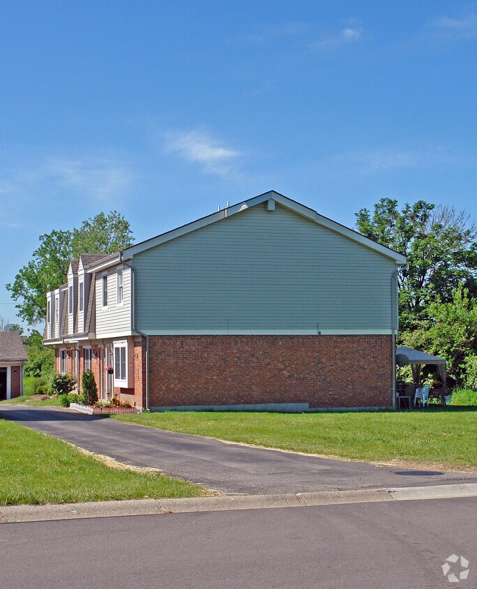 Primary Photo - 412-428 Windsor Park Dr