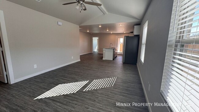 Foto del edificio - 306 E 77th St