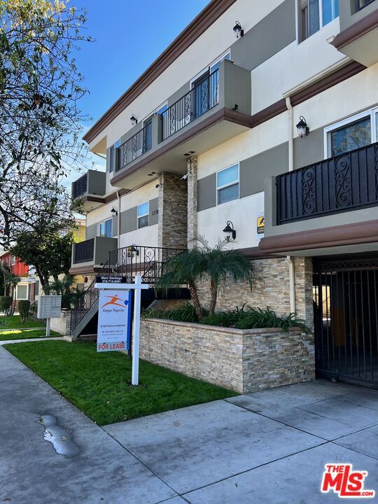 13748 Sherman Way Unit 107, Los Angeles, CA 91405 Apartment for Rent in Los Angeles, CA