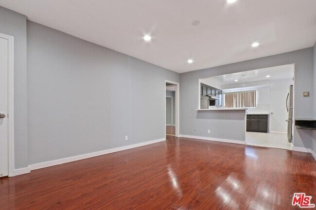 Building Photo - 820 N Beaudry Ave