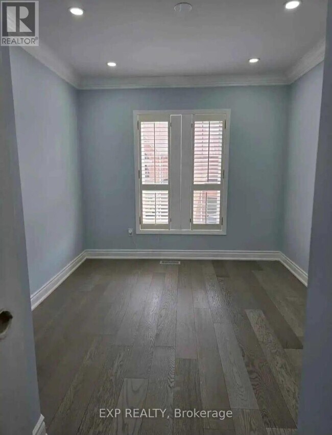 Photo du bâtiment - 6399 Spinnaker Cir