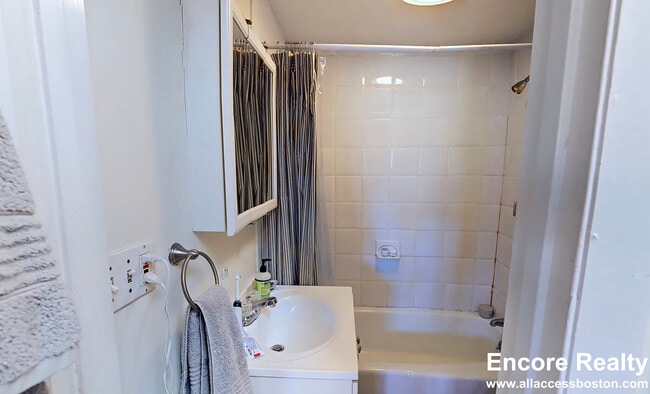 Building Photo - 37 Cooper St