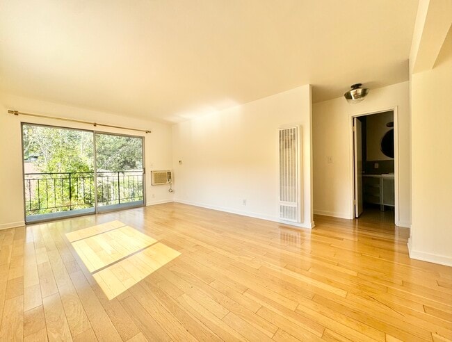 Foto del edificio - 3625 Regal Pl