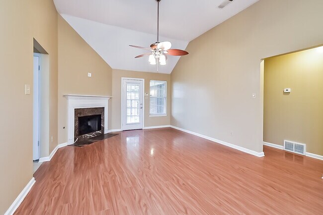 Foto del edificio - 1653 Dexter Ln