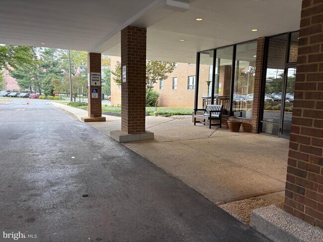 Foto del edificio - 6317 Park Heights Ave