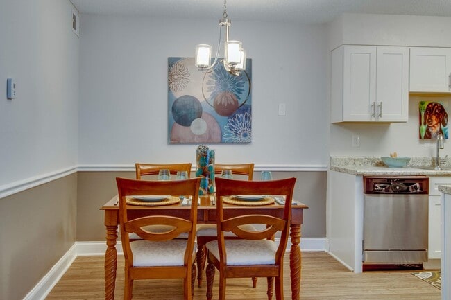 Building Photo - Nob Hill Apartment Homes