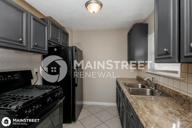 Building Photo - 4915 Seville Dr, Louisville, KY 40272