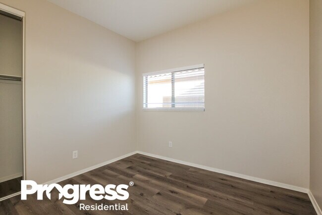 Building Photo - 15313 W Cameron Cir