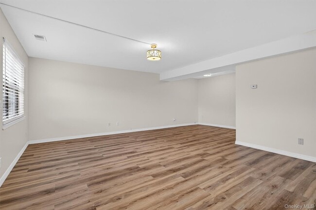 Foto del edificio - 276 Temple Hill Rd