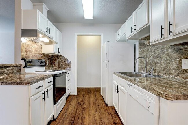 Building Photo - 302 Westward Ave