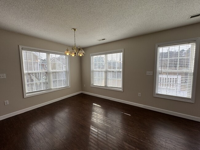 Building Photo - 301 W Willowood Ln