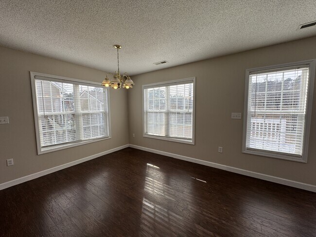 Foto del edificio - 301 W Willowood Ln