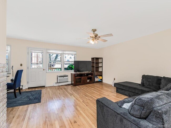 Building Photo - 380 N Broadway