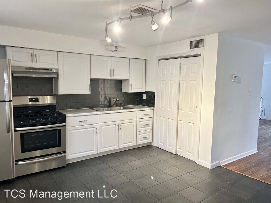 Foto principal - 3 br, 1 bath House - 119 Church Street