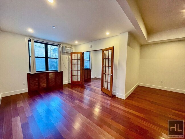 Building Photo - 28 AVENUE