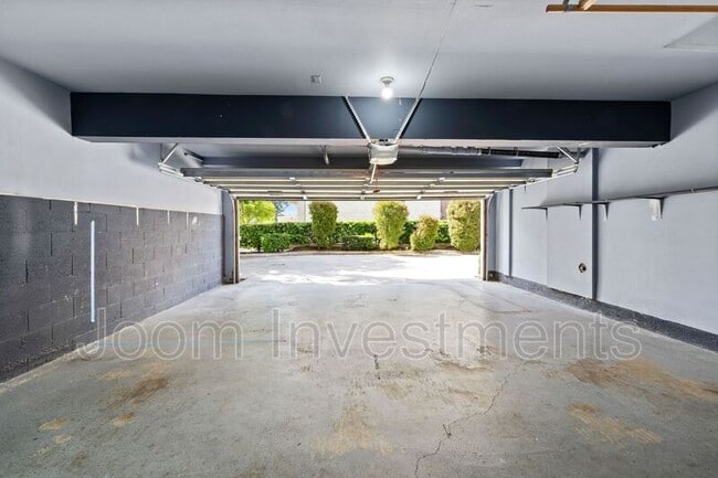Building Photo - 111 S Sierra Madre Blvd