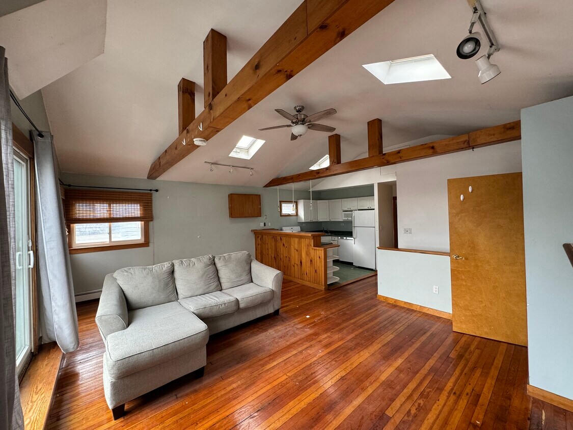 19 Maryland Ave Unit top, Long Beach, NY 11561 Apartments in Long Beach, NY