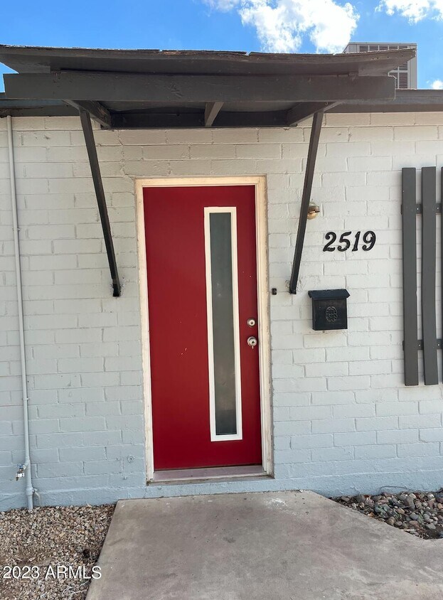 Primary Photo - 2519 E Willetta St