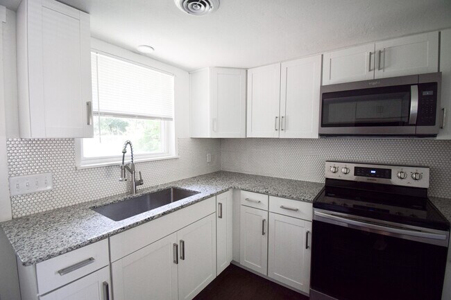 Building Photo - Cypress Duplex #2
