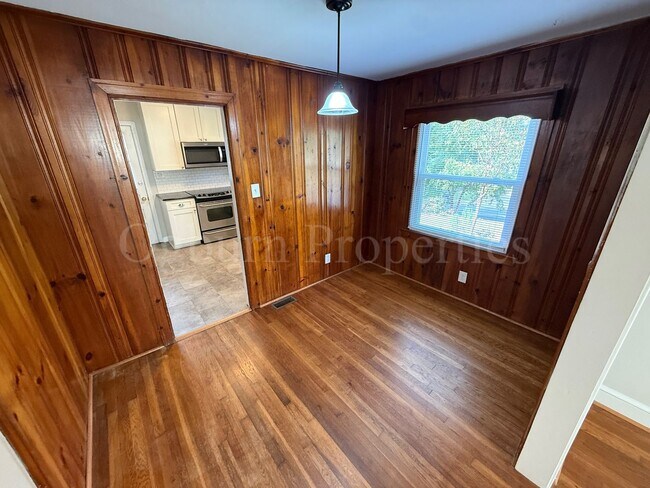 Building Photo - 136 W. Sprague-2BR/1BA Charming Home!