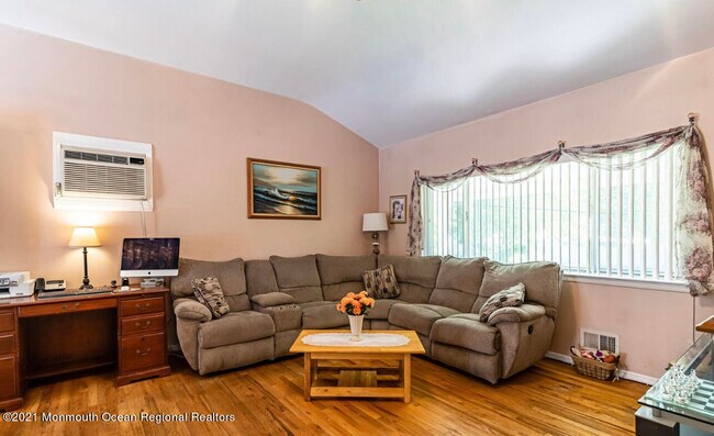 Building Photo - 1126 Kenton Dr