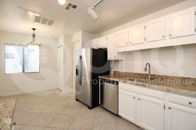 Foto del edificio - 15050 N Thompson Peak Pkwy