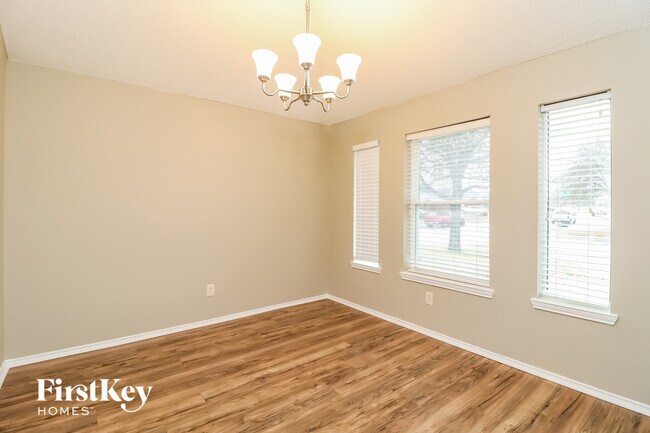 Building Photo - 729 Ridge Top Dr