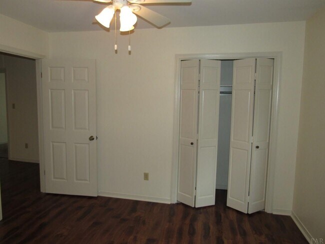 Building Photo - 3301 S Sugartree St