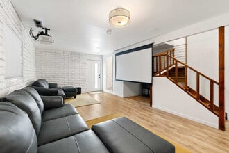 Building Photo - 828 Black Dr