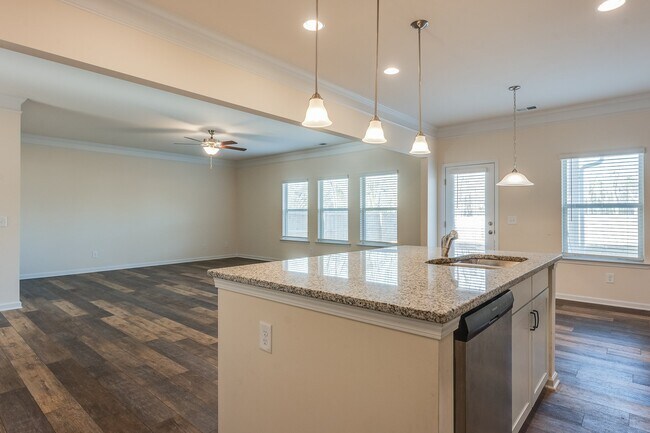 Foto del edificio - 5317 Burrus Ln