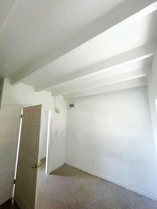 Foto del edificio - 845 SW 6th St